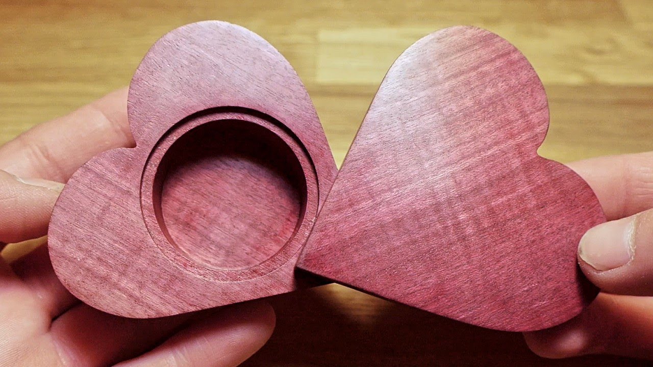 Purple heart shaped box - Woodturning a lidded box with magnet hinge.