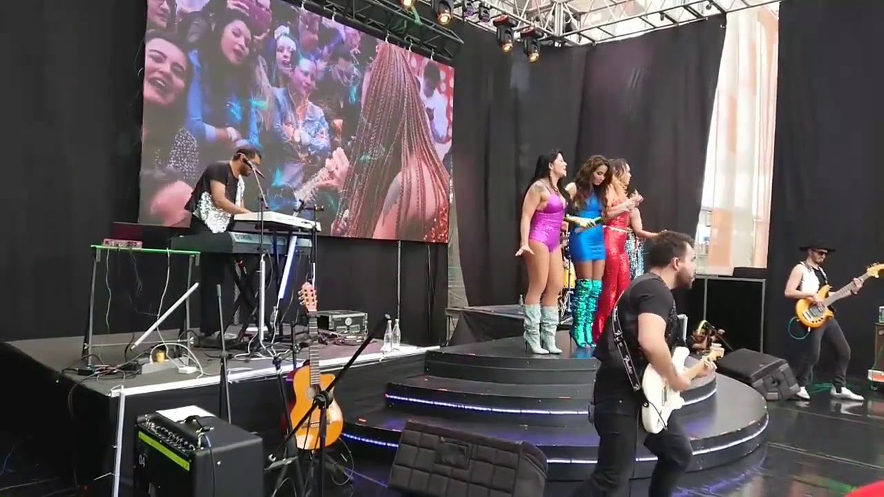 Planchando El Despecho en vivo.