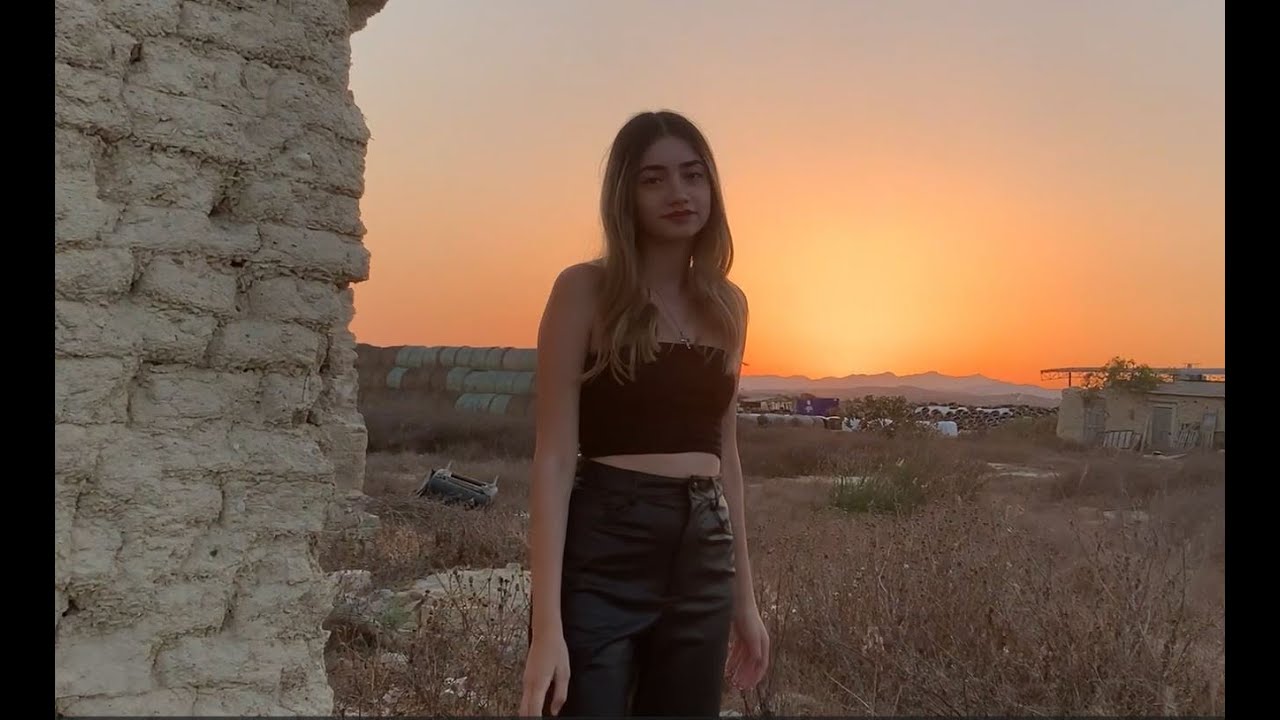Μια ματιά σου μόνο  -  Mia matia sou mono