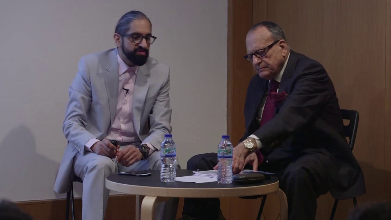 Collector Ramzi Dalloul in conversation with Sultan Sooud Al-Qassemi