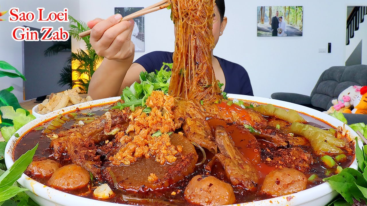กินก๋วยเตี๋ยวไก่มะระเผ็ดๆ‼️แกล้มพริกจี่ 24 เม็ดจิ้มกะปิเผ็ดๆแซ่บๆจ้า | Chicken Noodle Soup | Mukbang