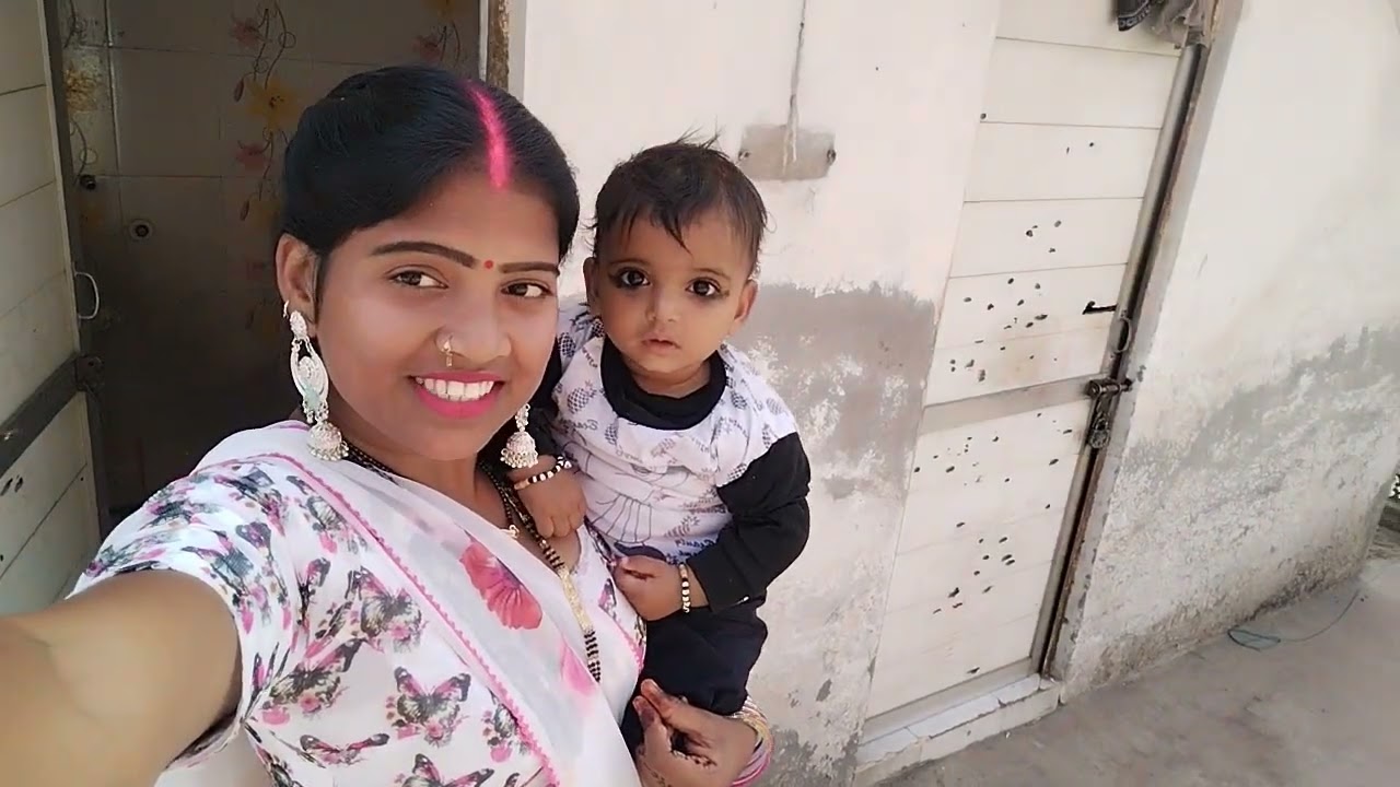 होली कि विडीयो वनाने आएं हैं 
