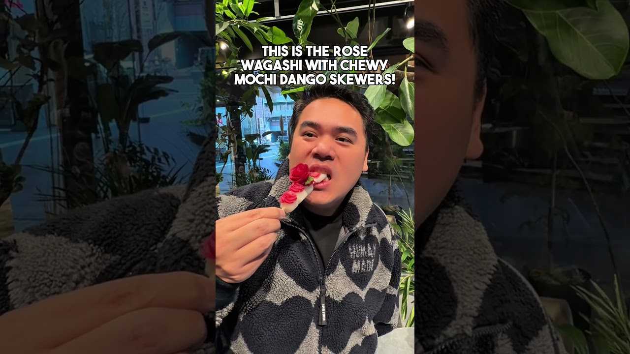 Посмотрите на эти потрясающие десерты вагаси в Японии: моти данго от ресторана thisisshizen в Киото.