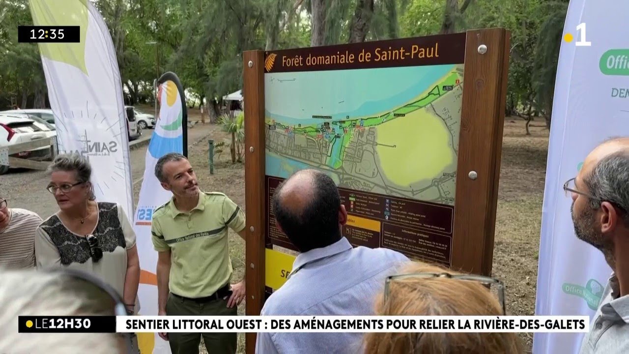Parcours de randonn&eacute;e : le sentier littoral ouest. 57 kilom&egrave;tres en for&ecirc;t domaniale de Saint-Paul.