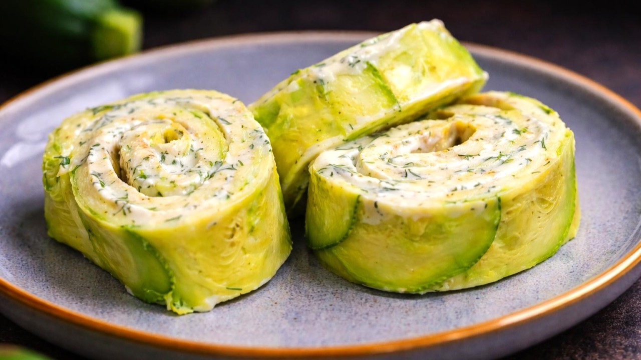 Ein Meisterwerk auf dem Backblech. Die Nachbarn wollen das Rezept!!! Lasst uns Zucchini zubereiten.