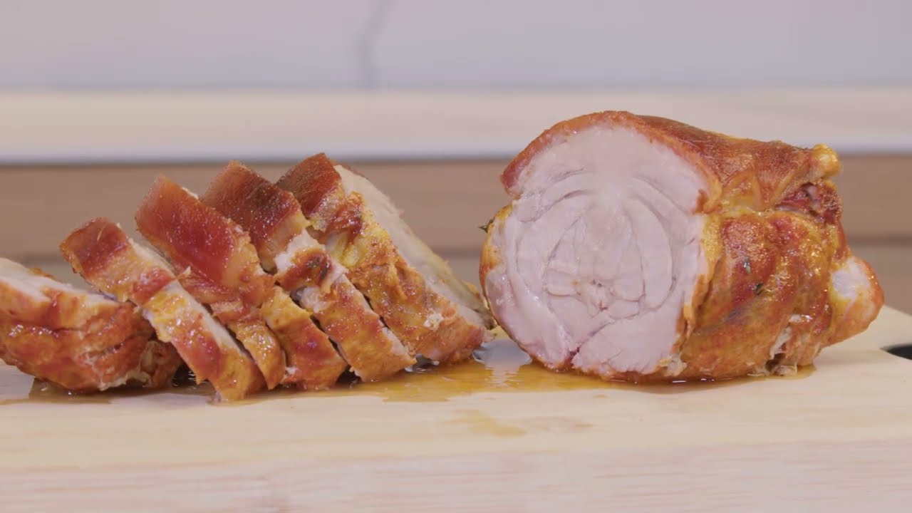 PIENINIŲ PARŠELIO SPRANDINĖ BE KAULO, SU ODA. ŠVELNIAME PAPRIKŲ MARINATE.