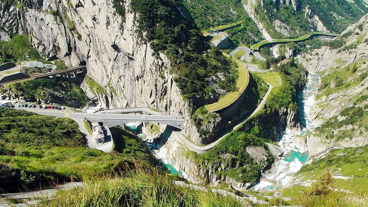 Autofahrt durch die Schöllenenschlucht - von Andermatt nach Göschenen | Schweiz