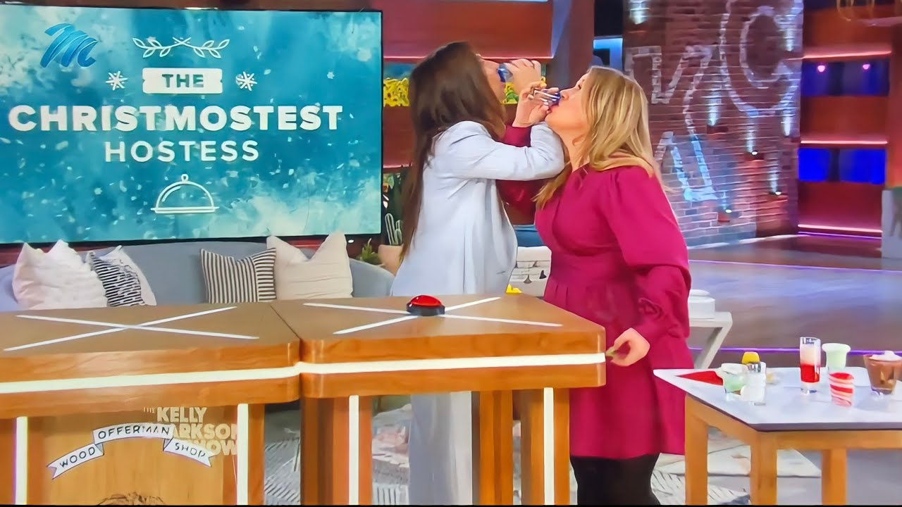 Sandra Bullock and Kelly Clarkson play a Christmas game