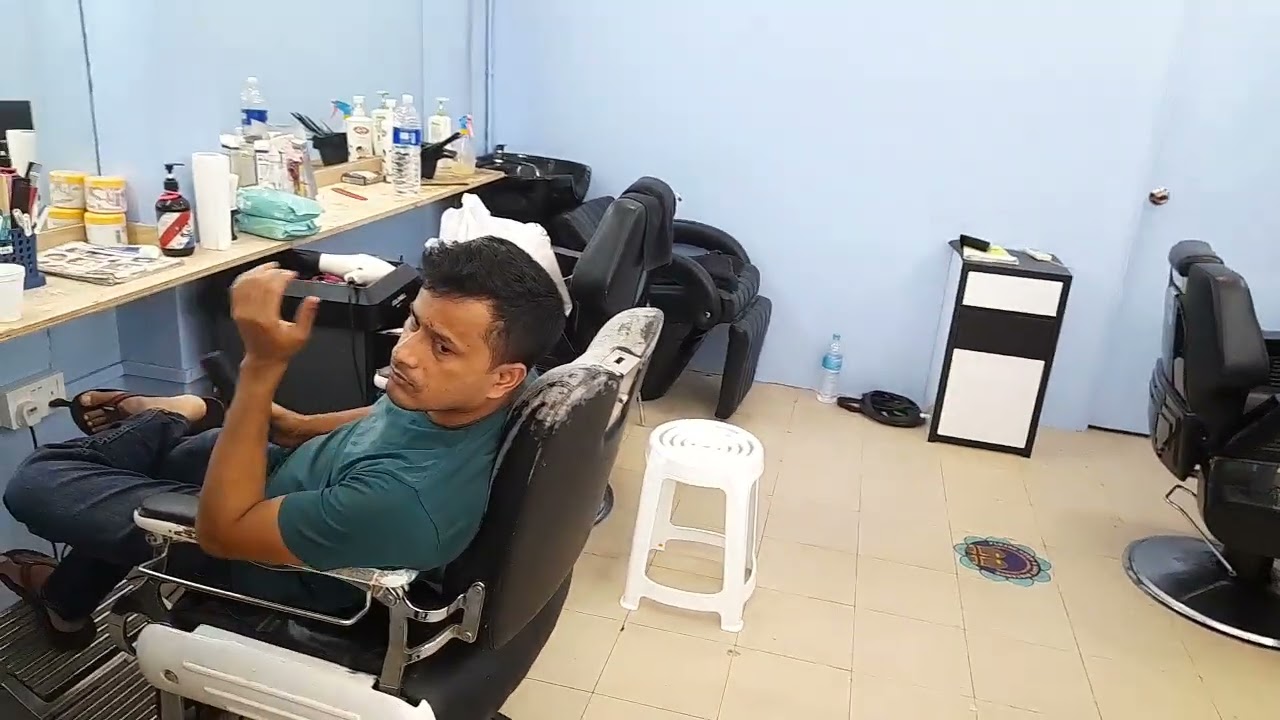 Cheap Barber Shop in Singapore. Sgd 16 For Cutting and Shave.
