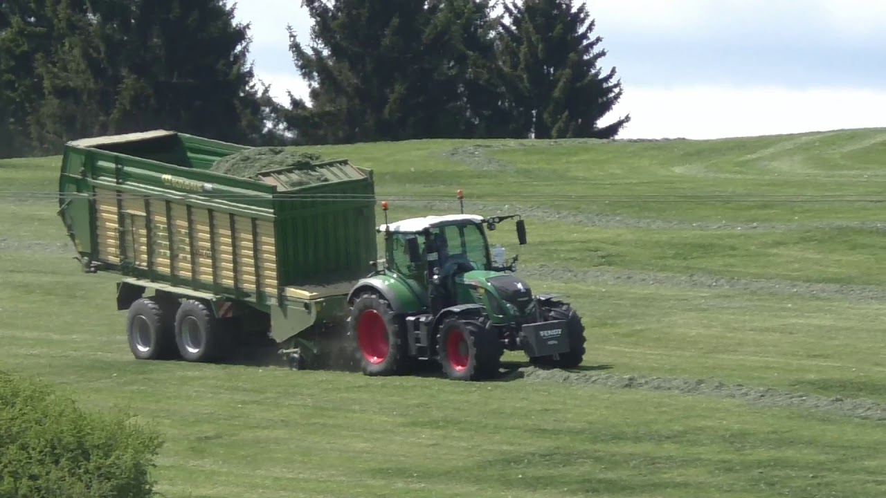 Silage einfahren Ester Schnitt mit Fendt Vario 720 und mit Kugel Abhängung  Krone MX 350 GD
