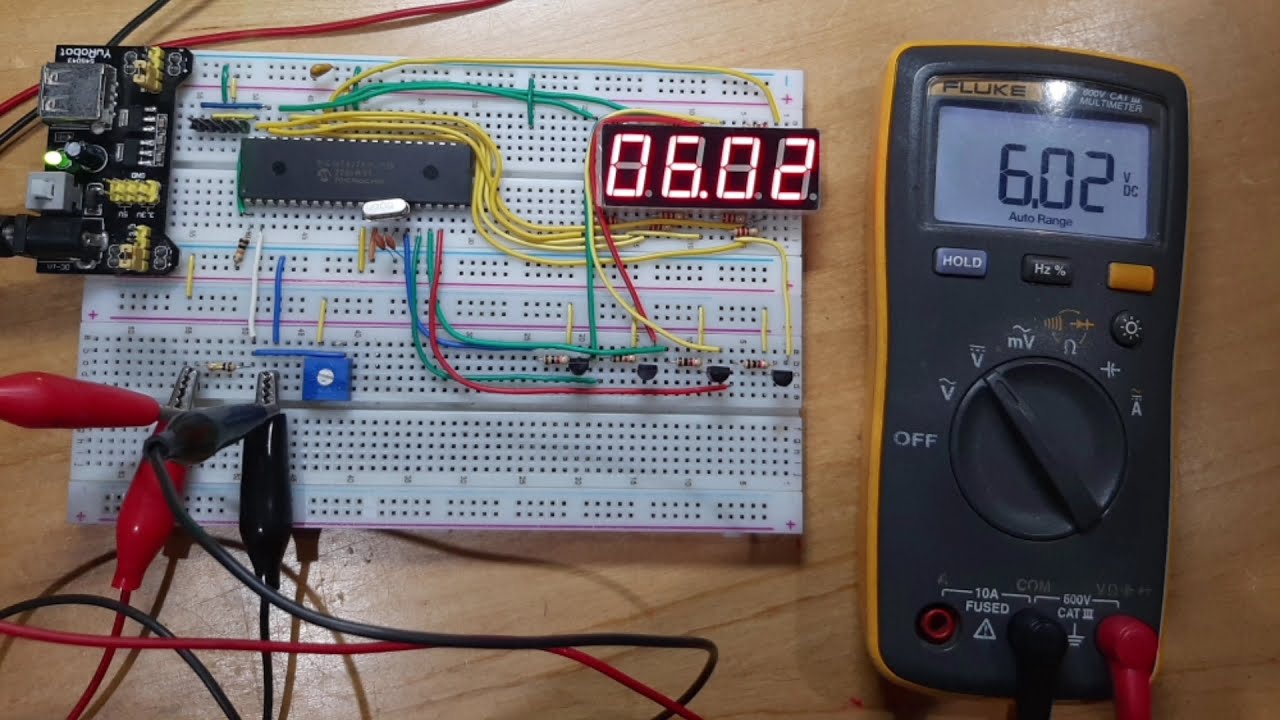 Voltímetro digital com display de 7 segmentos e PIC16F877A.
