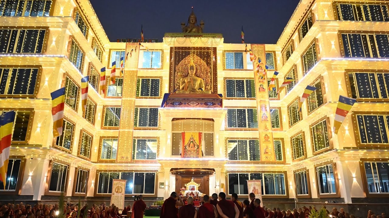 བཅོམ་ལྡན་འདིར་ནི་བྱོན་པ་ལེགས།།                                    བདག་ཅག་བསོད་ནམས་སྐལ་བ་ལྡན།།    