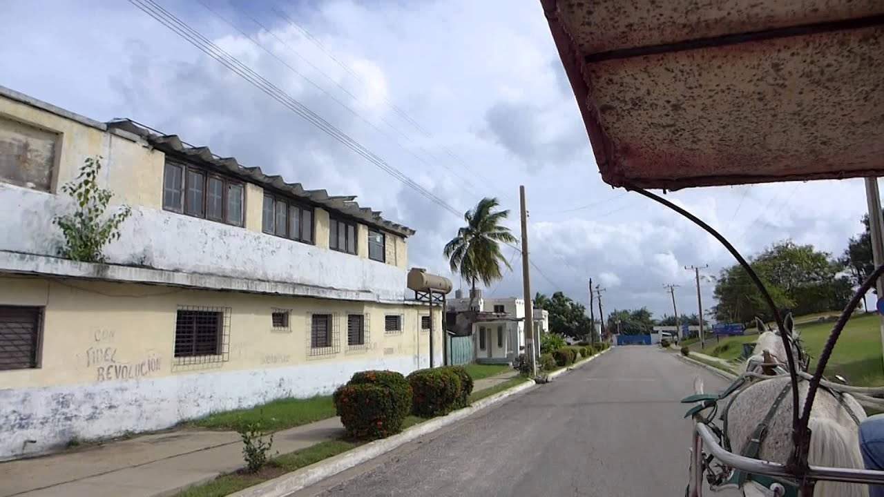 Una vuelta con coche en Nuevitas Cuba - City tour