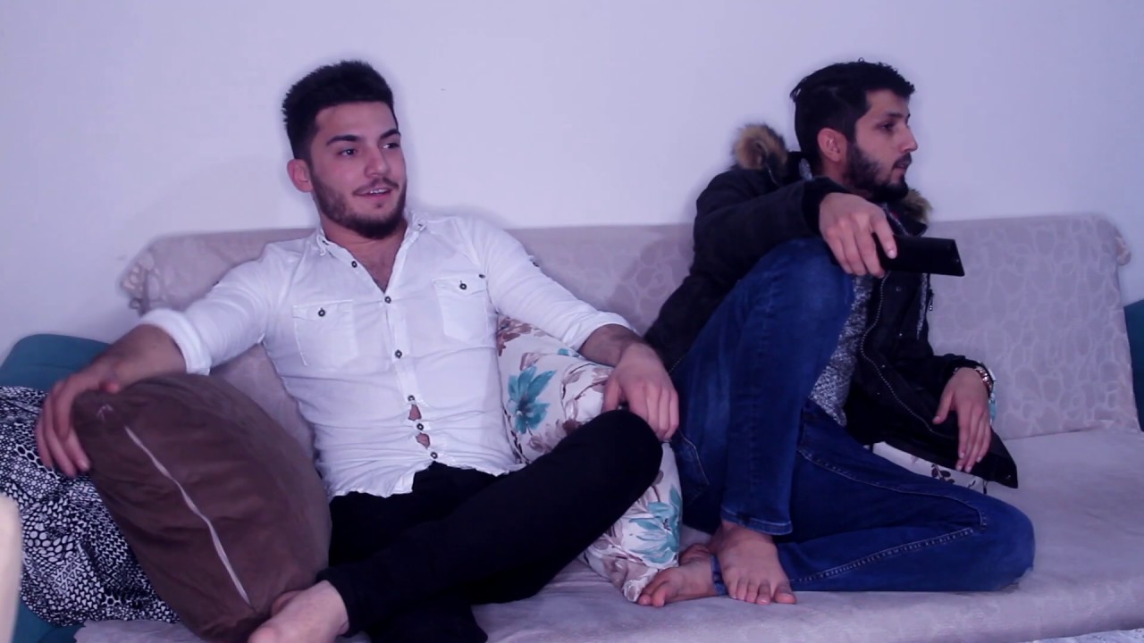 البخيل شاف فاتورة صديقو شو عمل فيها ؟ قتلو معقول