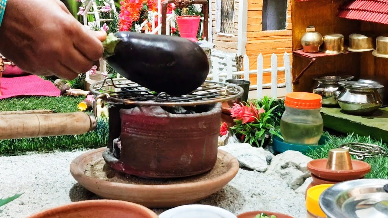 BAIGAN KA BHARTA |  ठंड में गरमागरम बैंगन 🍆 का भरता बनाएं | MAYURI MINIATURE COOKING |