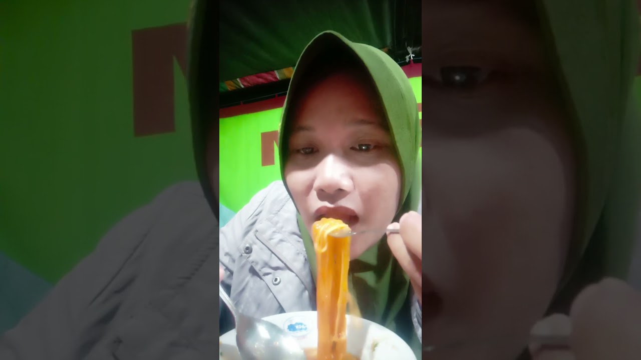 HUJAN2 MAKAN BAKSO COCOK..!!