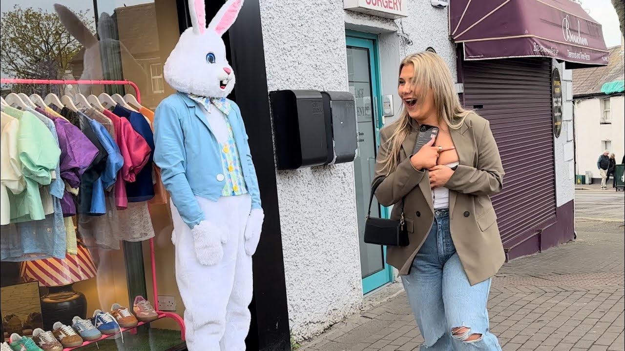Funny Bunny makes people LAUGH!!😁👏