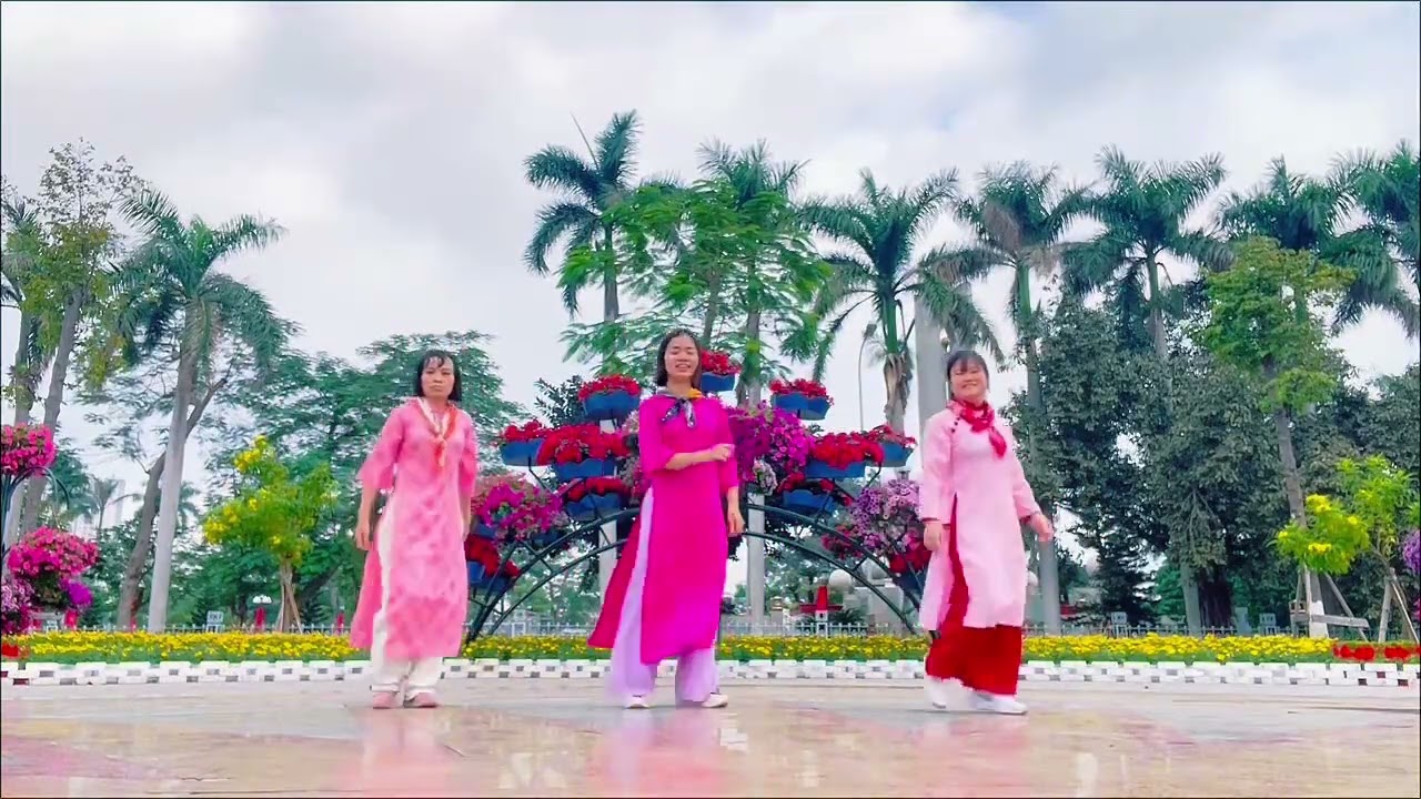Xuân về trên đỉnh núi 