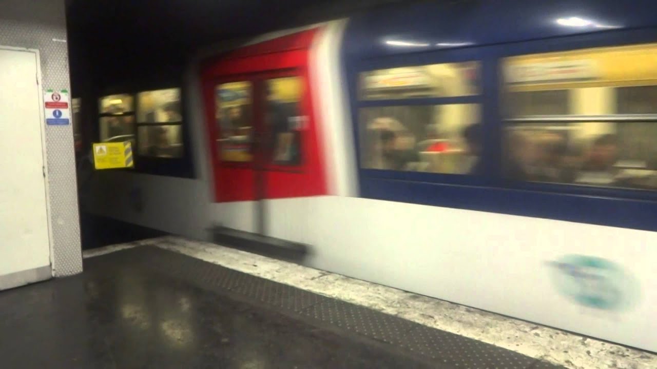 [RER A] Arrivée d'une UM3 de MS 61 à Gare de Lyon.