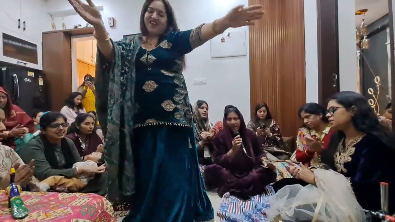 धमाकेदार ढोलक🪇 धमाकेदार भजन 🎤 धमाकेदार ही डांस 💃 #youtube #shorts #bhajankirtan #dance #bhakti