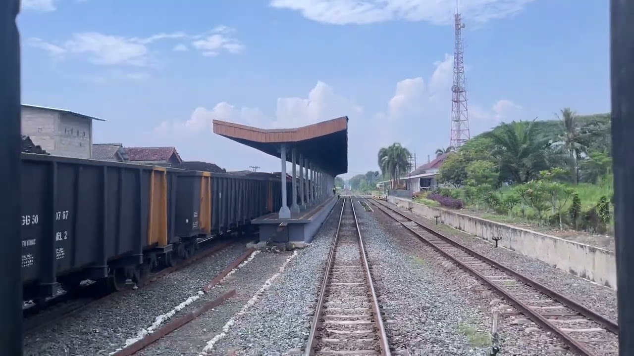 KERETA 3003 BABARANJANG ISI SET MRL 02 DI STASIUN BEKRI