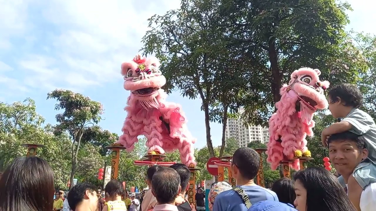 Acrobatic Lion Dance by Khuan Loke (群乐) at Waterfront, Desa Parkcity on 28 Feb 2026 (CNY Day 12)