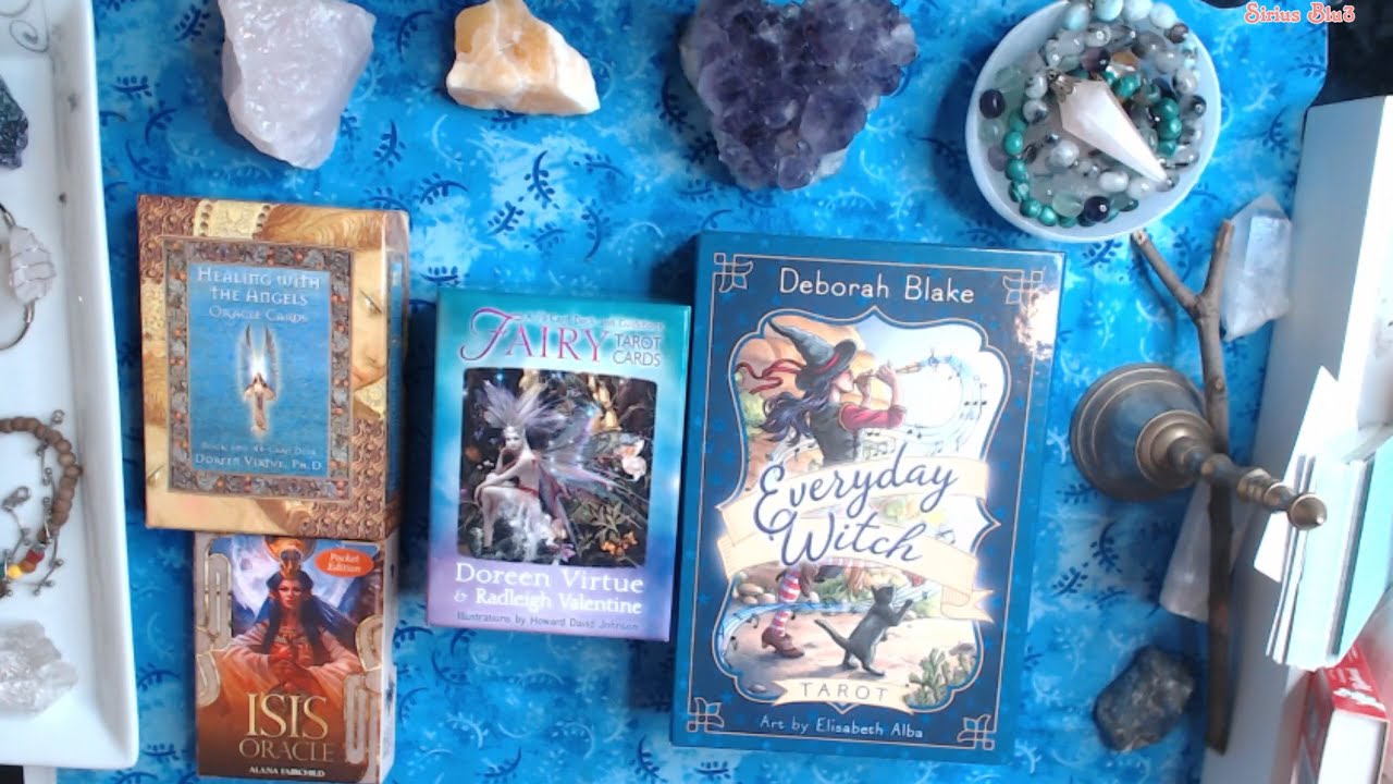 ASMR Tarot Card Shuffling 🤫 (NO TALKING) 🤫