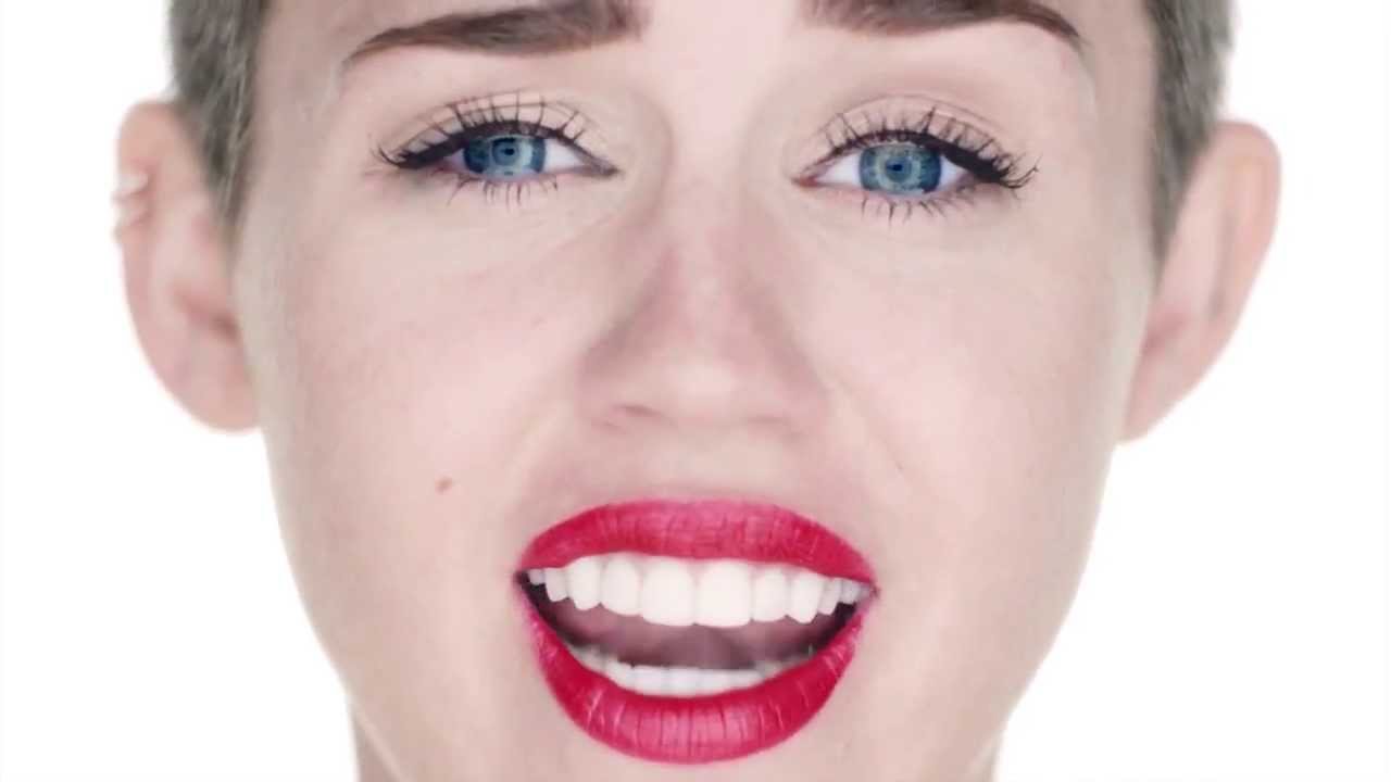 Miley Cyrus Vs Sinead O'Connor - Nothing Compares To Wrecking Ball (Robin Skouteris Mix)
