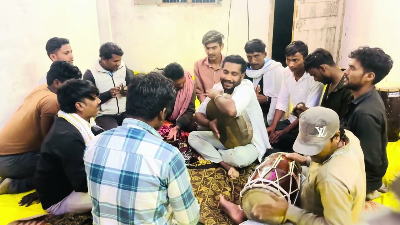 Balakrishna mandal badnawar ghera baji ke bhot hi Shandar Bhajan karte hue 