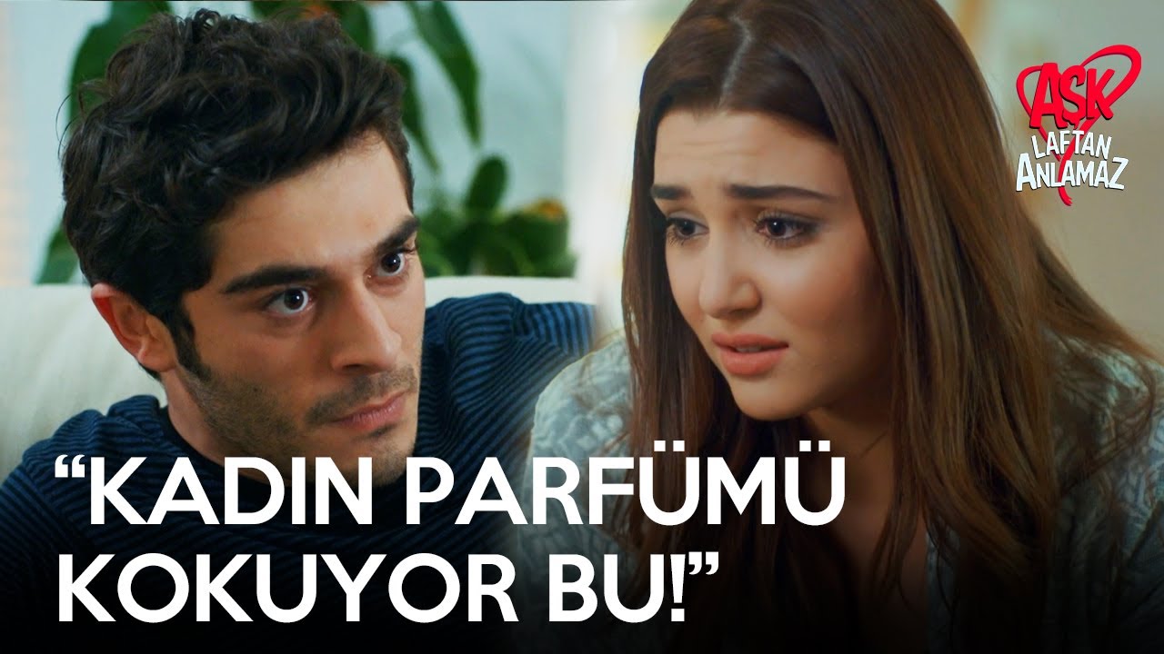 Hayat, Murat'ın kazağındaki kokuyu sorguluyor! | Aşk Laftan Anlamaz