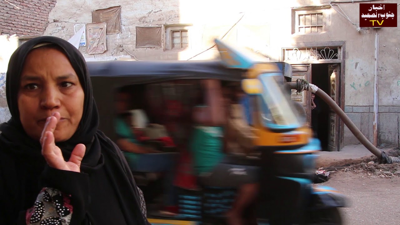 طفح مياة المجارى أمام  مدخل مدينة ارمنت الحيط غرب