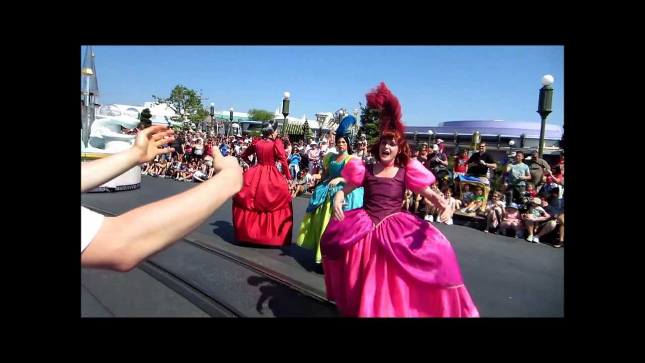 Tommy kisses Lady Tremaine and Anastasia in the parade