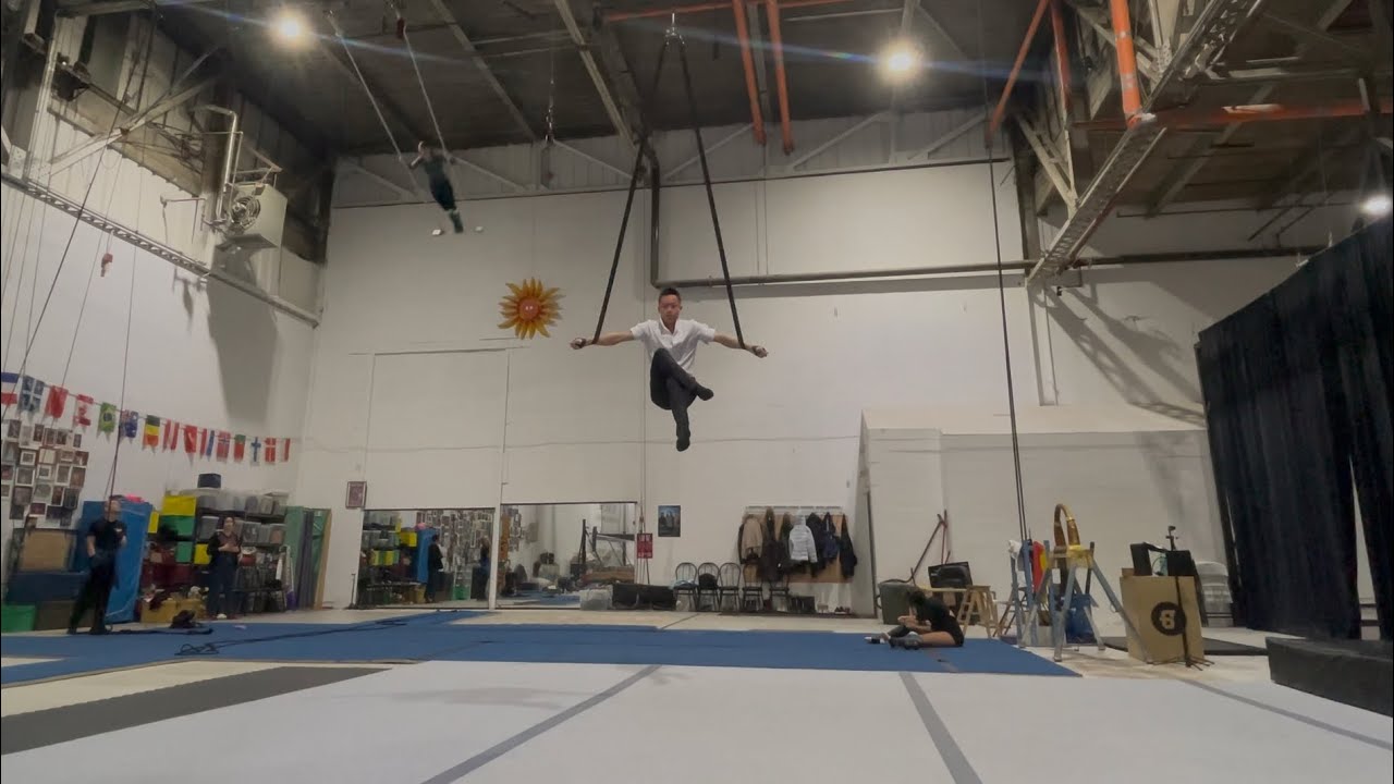 Aerial straps number demo - with pulling 