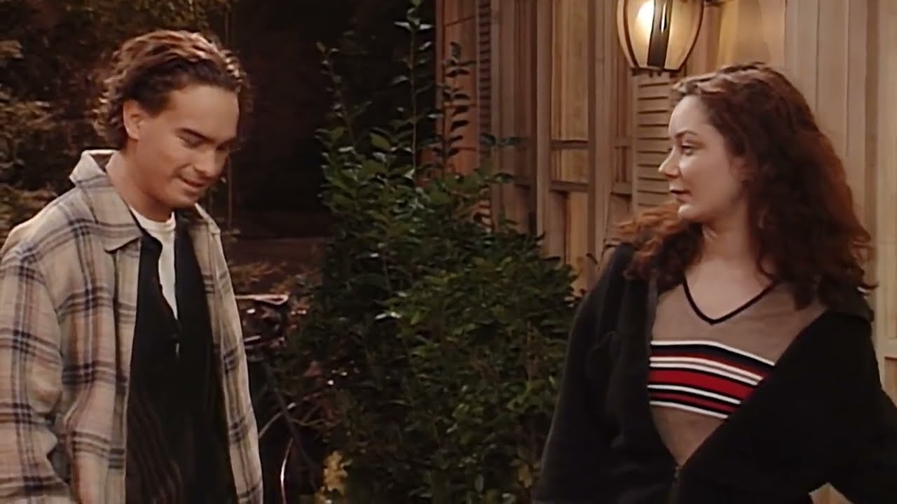 Darlene’s PREGNANCY SHOCK Leaves David Speechless On Roseanne!