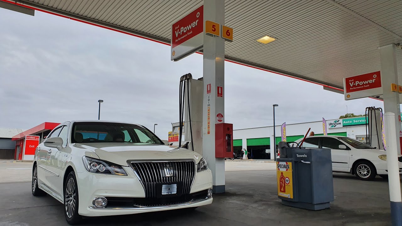 2014 Toyota Crown Majesta F Version - Quick Walkthrough