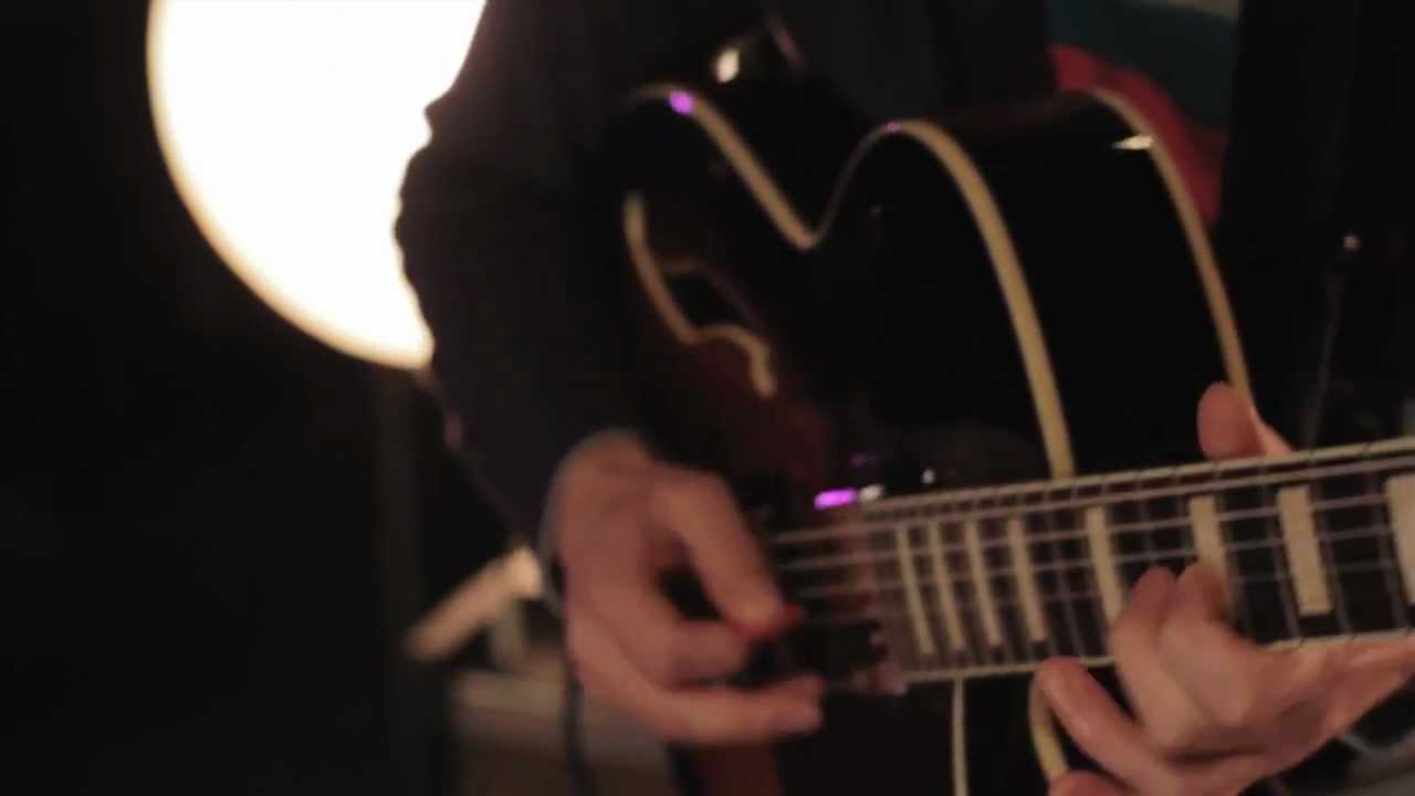Julie & the Carjackers - Live@15A - 