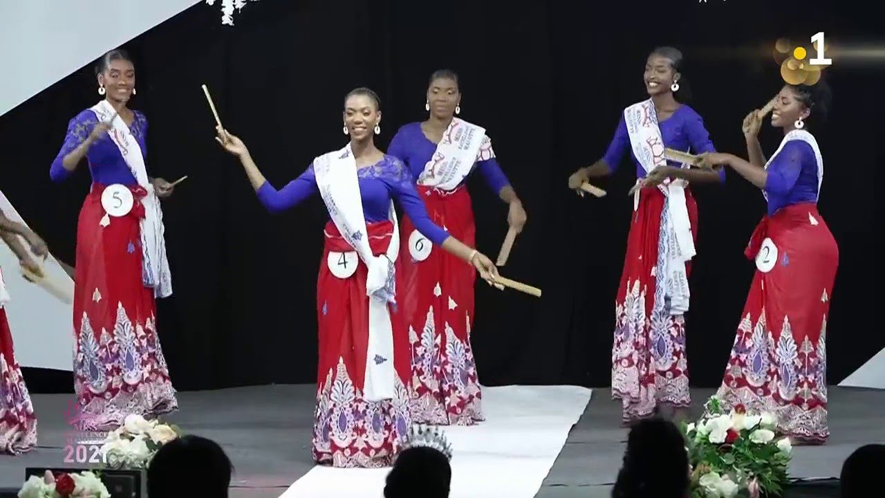 1er passage des candidates pour la couronne de Miss Excellence Mayotte