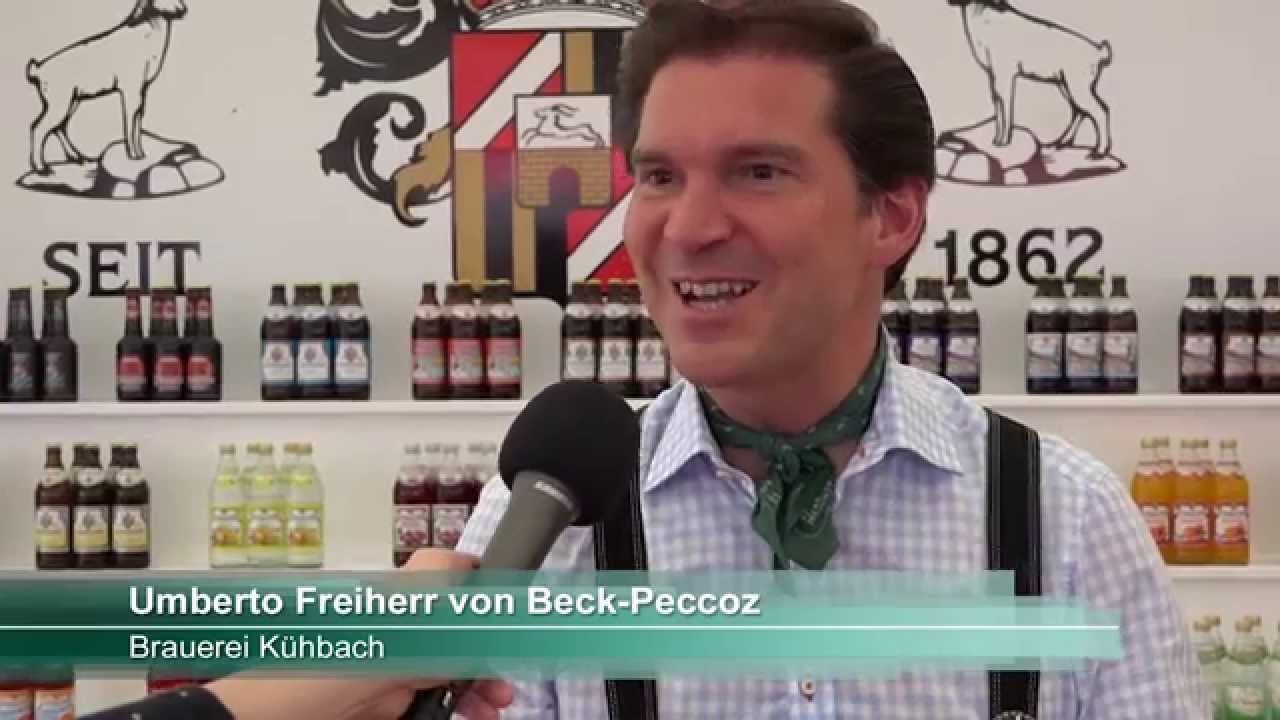 Umberto Freiherr von Beck-Peccoz stellt sein Sortiment im Festzelt der WI-LA vor