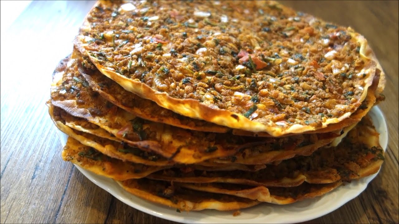 Receta per lahmaxhun/Pete e mbushur me mish/Receta e brumit te peteve/Pite me mish e perime/Lahmacun