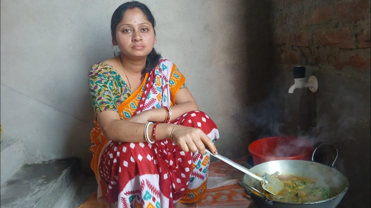 পেয়াজ কলি দিয়ে দেশি ট্যাংরামাছের ঝাল 🍲😱| Bengali Tangra Machher Jhal Recipe| Easy Fish Curry😋