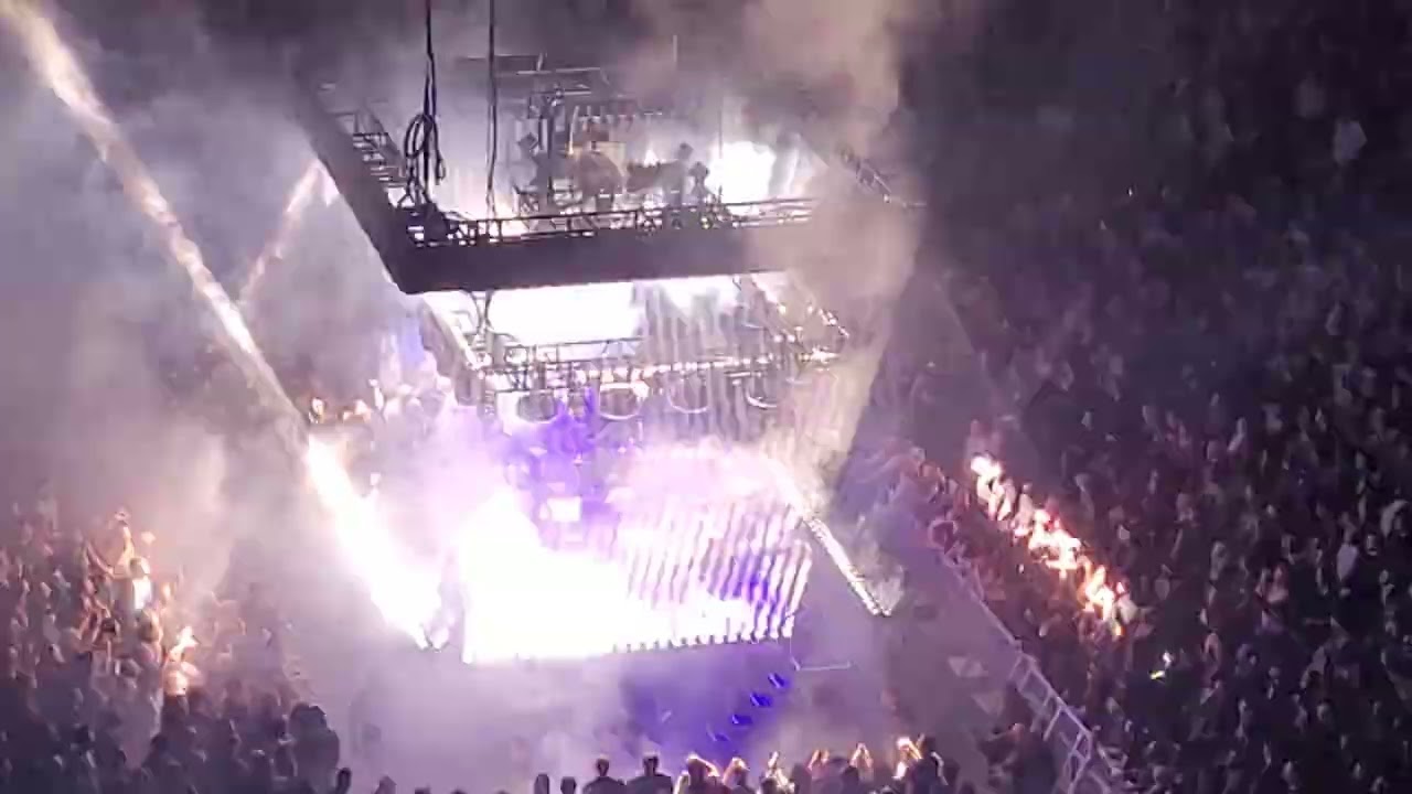 Nine Inch Nails - Closer - LIVE from the United Center in Chicago, IL - 8/19/25