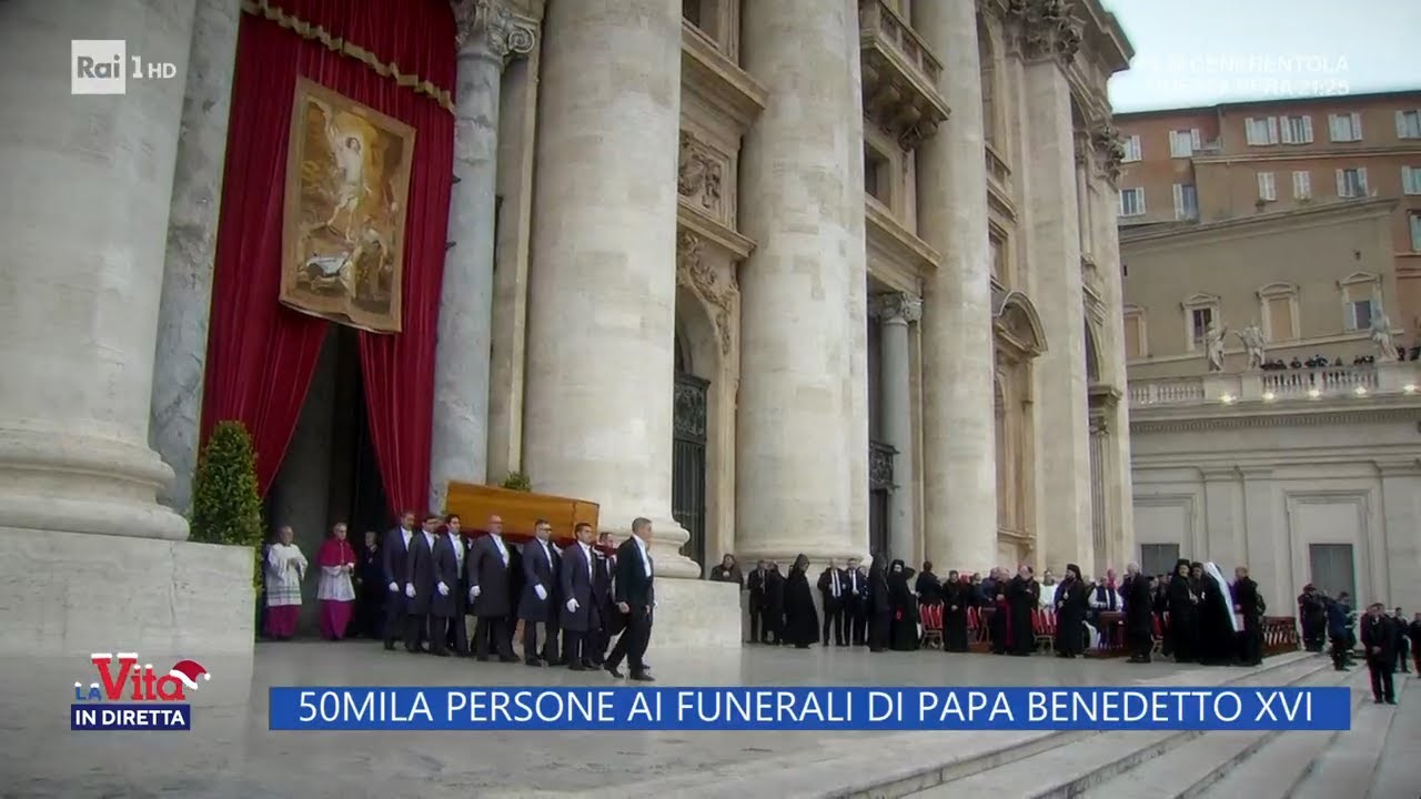 Papa Benedetto XVI, 50 mila persone a San Pietro per i funerali - La vita in diretta - 05/01/2023