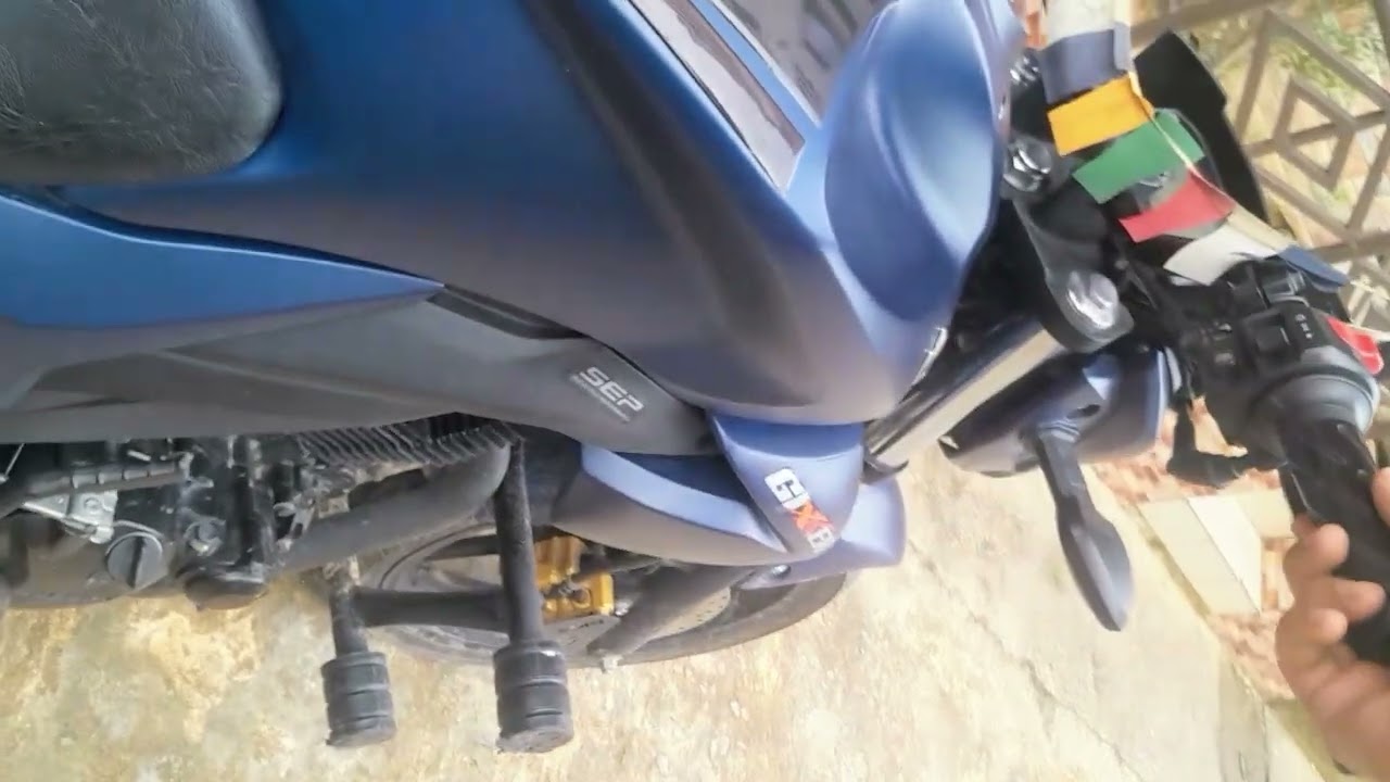 Gixxer monotone orginal exhaust sound review.Use headphones for better experience.