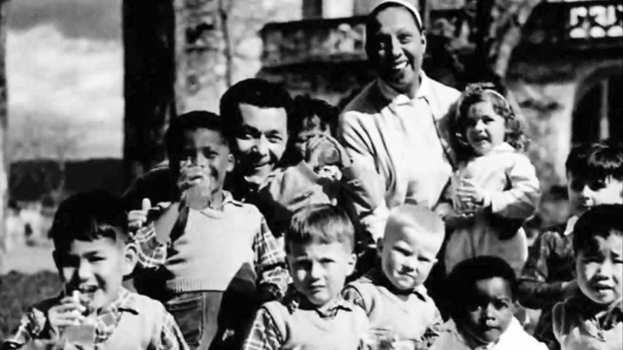 Josephine Baker and the Rainbow Tribe – Matthew Pratt Guterl