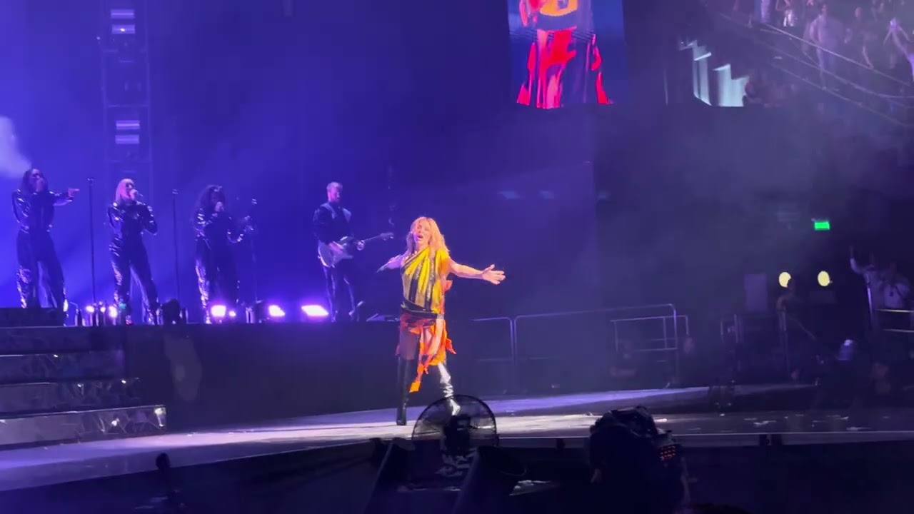 Kylie Minogue - Tension Tour Bogotá- In my arms 