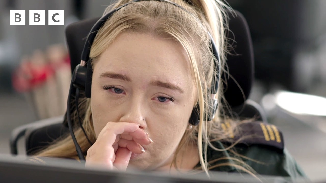 Patient ATTACKS young paramedics | Ambulance - BBC