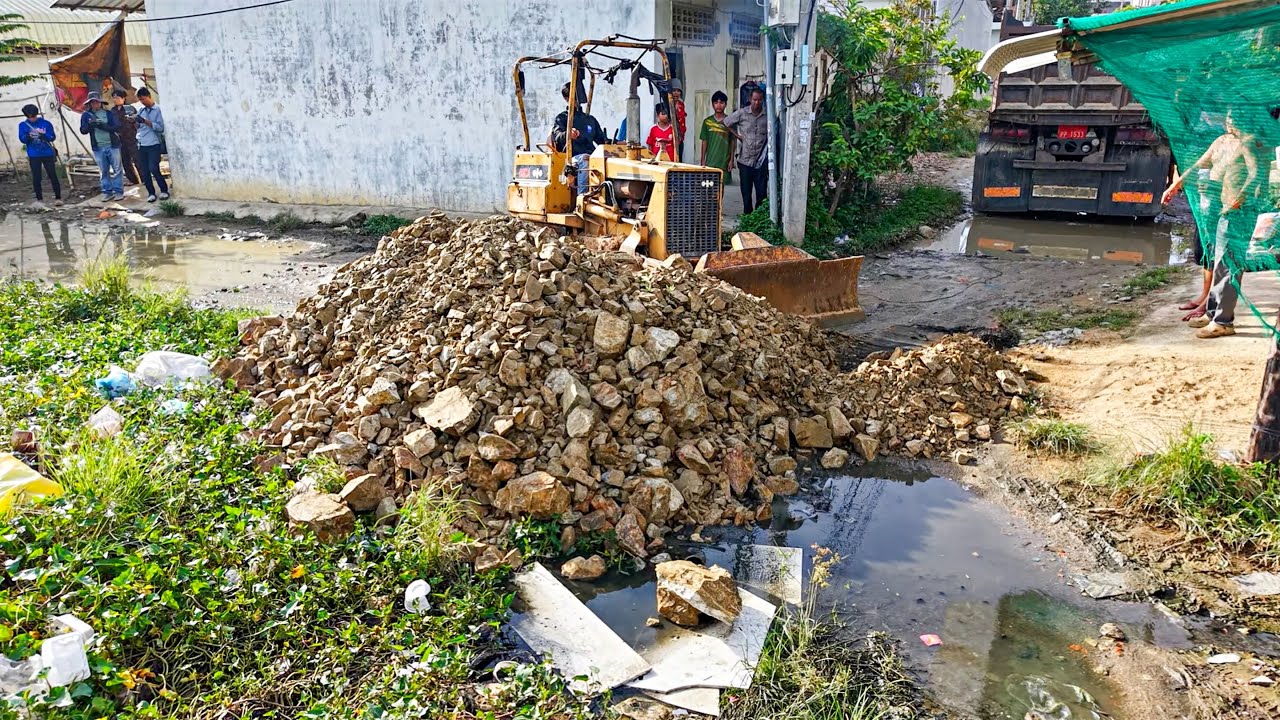 Fantastic New Project!! Filling Land Using Bulldozer Komat'su D20P with Trucks 5ton