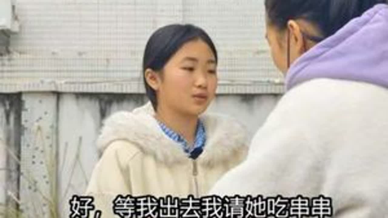 这位妹妹有四姐弟，她排行第二，她的爸爸已离世五年多，在我们三年多的引导和陪伴下，她已逐渐成长并已成为我们的得力助手。