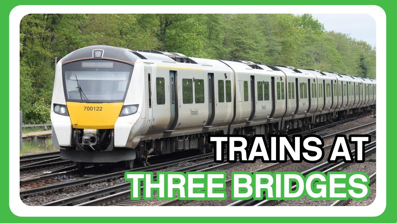 Trains at Three Bridges railway station (08/05/2023)