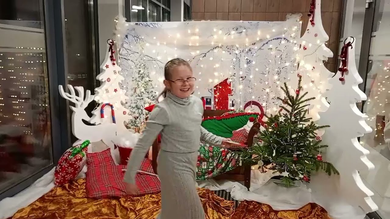 VLOGMAS 3: UBIERAM CHOINKĘ 🎄/Emciaa